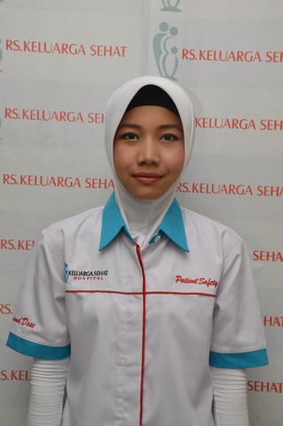 Melly Ariani, S. Farm, Apt